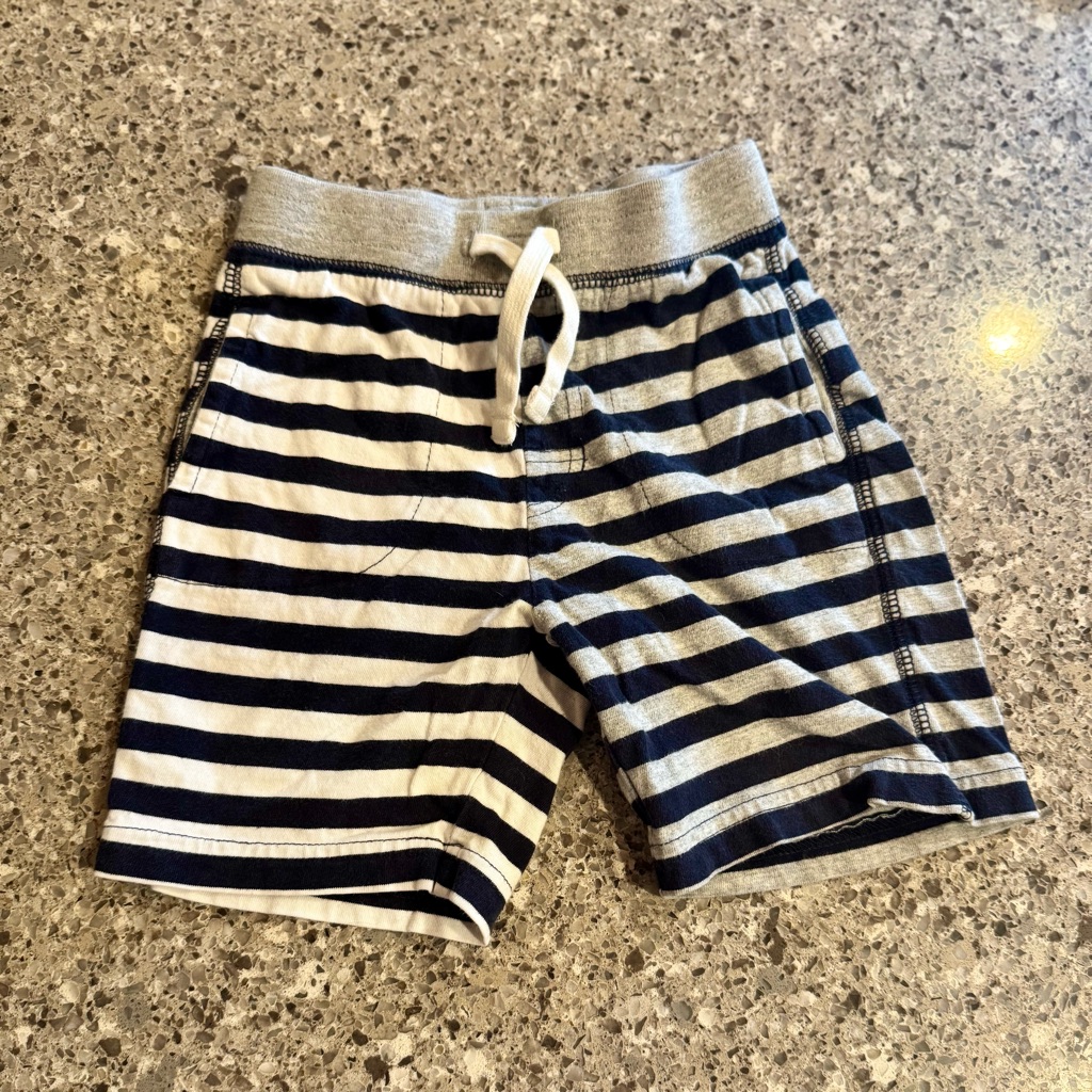 Baby Gap L Striped Navy And White Shorts L Boy’s Size: 2 Years